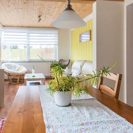 Ferienwohnung Erdgeschoss อูเบอร์ลิงเงน ภายนอก รูปภาพ