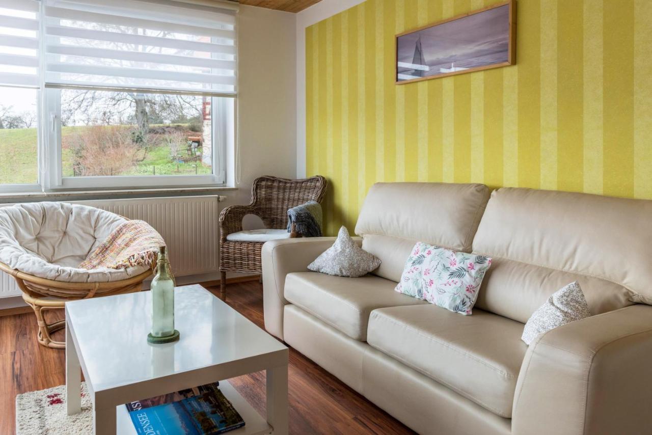 Ferienwohnung Erdgeschoss อูเบอร์ลิงเงน ภายนอก รูปภาพ