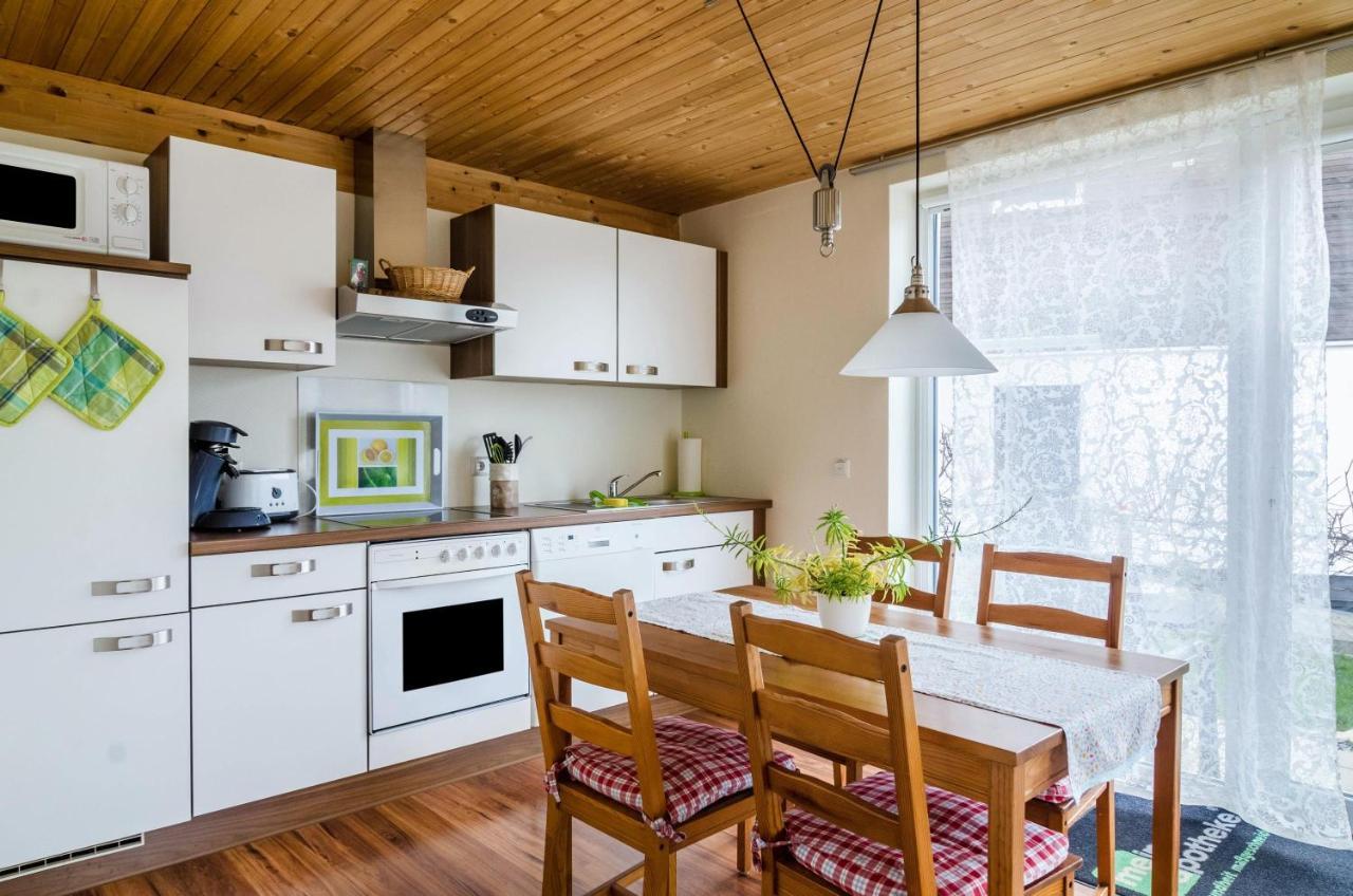 Ferienwohnung Erdgeschoss อูเบอร์ลิงเงน ภายนอก รูปภาพ