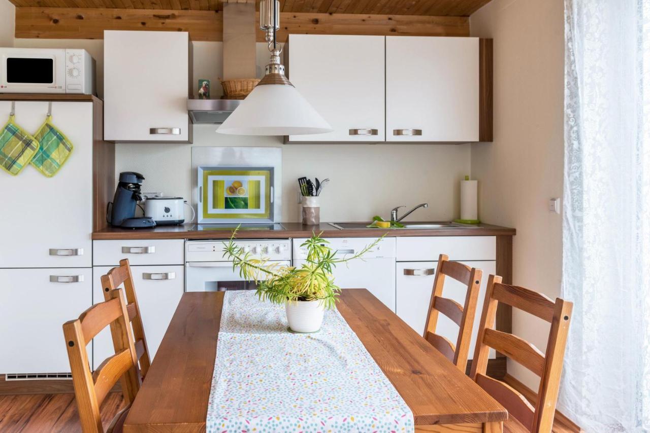 Ferienwohnung Erdgeschoss อูเบอร์ลิงเงน ภายนอก รูปภาพ