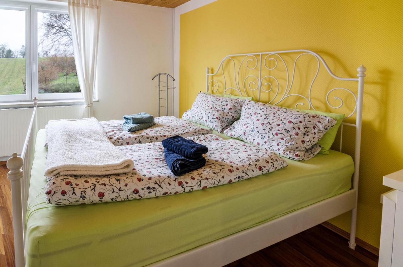 Ferienwohnung Erdgeschoss อูเบอร์ลิงเงน ภายนอก รูปภาพ