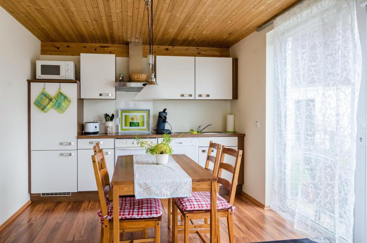 Ferienwohnung Erdgeschoss อูเบอร์ลิงเงน ภายนอก รูปภาพ